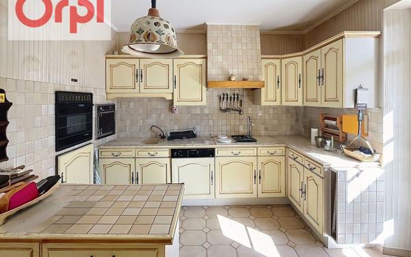 Immeuble à vendre    7 pièces •  Saint-Martory