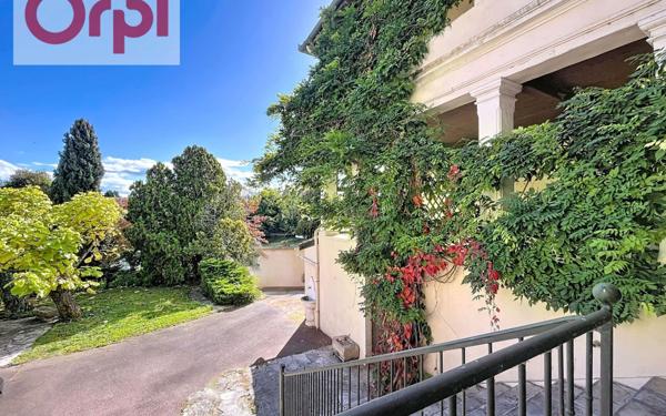 Immeuble à vendre    7 pièces •  Saint-Martory