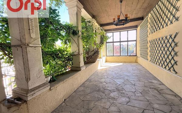 Immeuble à vendre    7 pièces •  Saint-Martory