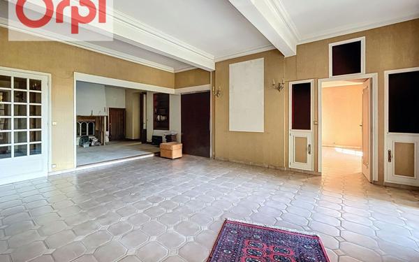 Immeuble à vendre    7 pièces •  Saint-Martory