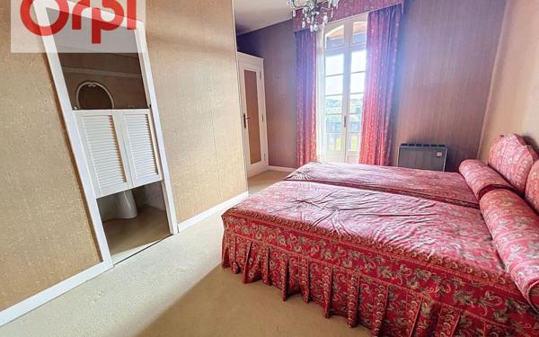 Immeuble à vendre    7 pièces •  Saint-Martory