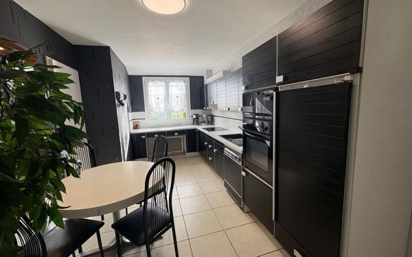 Maison à vendre    6 pièces •  Villiers-en-Lieu