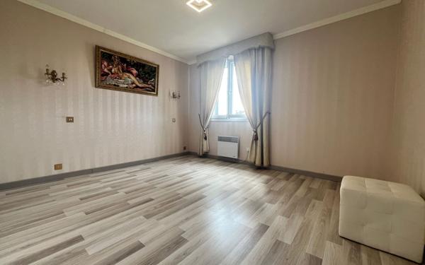 Maison à vendre    6 pièces •  Villiers-en-Lieu