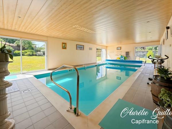 Maison d’architecte de plain-pied de 254m² avec piscine intérieure et terrain de 3000m² en plein cœur de Ploërmel