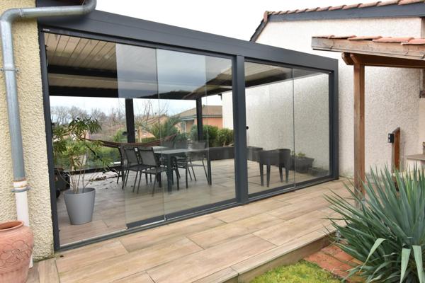 Idéalement située cette maison individuelle est idéale pour une famille