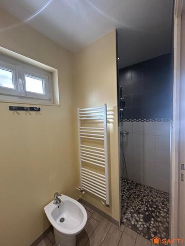 Maison et annexes à rénover !