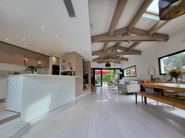 Cabriès (13480) VILLA D'EXCEPTION CONTEMPORAINE A 15 MINUTES D'AIX EN PROVENCE