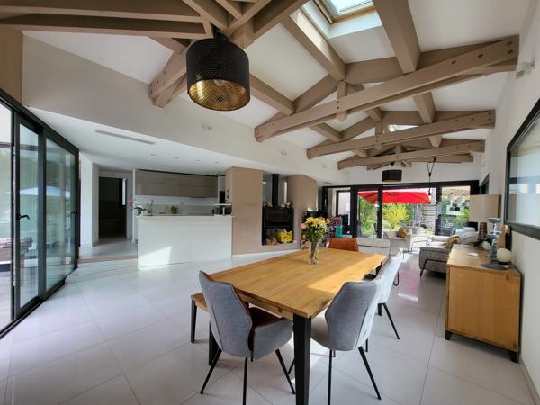 Cabriès (13480) VILLA D'EXCEPTION CONTEMPORAINE A 15 MINUTES D'AIX EN PROVENCE