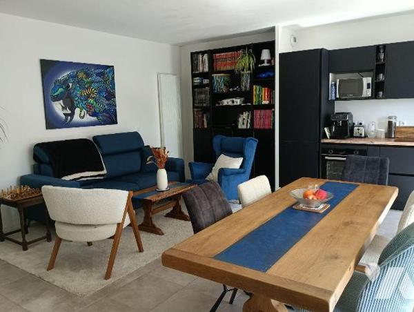 Situé dans le quartier de la Bastide, à proximité immédiate des transports et commerces et à 5 ...