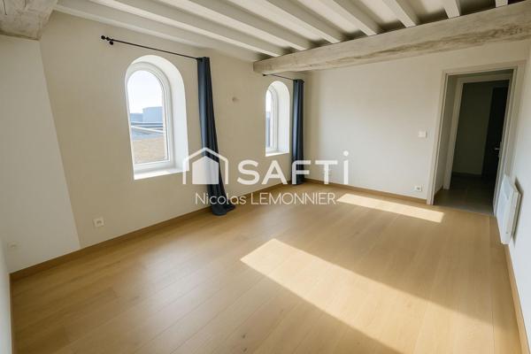 Entre mer et ville, découvrez cette maison familiale entièrement rénové avec soin.