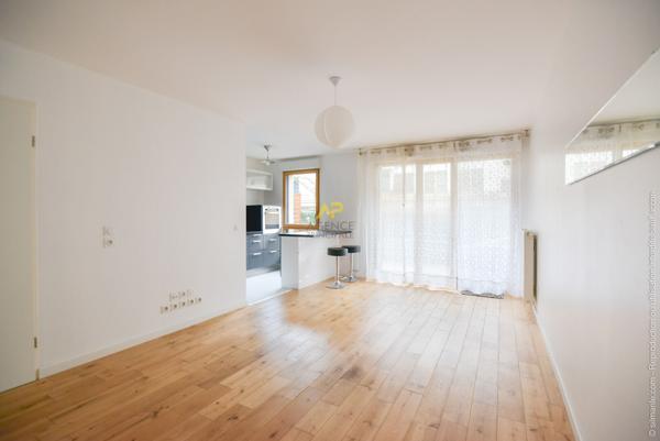 F3 avec terrasse €299 000 ** - Référence 2001