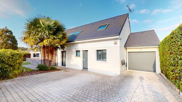Maison familiale individuelle contemporaine avec jardin, piscine hors sol et suite parentale