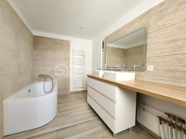 EN EXLUSIVITÉ

 Idéalement située à BESSAN à deux pas de toutes les commodités à pied,coup de cœur assuré pour cette magnifique maison de village traversante et très lumineuse de 130 m² habitables sur une parcelle totale de 219 m², entièrement rénovée à neuf du sol au plafond,

Seuls les murs d'origine ont été conservés : tout a été refait à neuf, de la façade jusqu'à l'intérieur (isolation, façade, planchers, toiture, électricité, plomberie...). 
 Pour une sérénité totale, la vente bénéficie d'une garantie décennale et d'une assurance dommage-ouvrage (fin de chantier tout juste réceptionnée).
Grâce à ses prestations énergétiques exceptionnelles, le bien affiche un DPE en A et des émissions de gaz à effet de serre en A.
Vous profitez ainsi du confort absolu d'un bien neuf doté d'une climatisation réversible dans toutes les pièces.

La disposition de la maison :

- Au rez-de-chaussée : Une superbe pièce de vie traversante de 46 m² baignée de lumière, comprenant une cuisine moderne entièrement neuve et équipée (avec tout son électroménager), ouverte sur un séjour-salle à manger,   avec un accès direct sur la cour ( conduit existant pour un poêle à bois ou poêle à granulés ) 
- Au 1er étage : Deux belles chambres de 14 m² et 16 m²( dont une avec un petit balcon), ainsi qu'une salle de bains de 7,50 m² avec WC.
- Au 2e étage : Deux autres chambres de 14 m² et 16 m² équipées de Velux motorisés ), accompagnées d'une salle d'eau de 7,40 m² avec WC.

Les extérieurs et les annexes :

- Une charmante cour extérieure sans aucun vis-à-vis, piscinable (sous réserve de l'accord de la mairie / déclaration préalable validée), et aménageable selon vos envies.
- Une remise de 24 m² électrifiée (idéale pour le stockage, un atelier ou autre).
- Un véritable luxe en centre-village : deux places de parking privatives (une première place extérieure située juste devant le portail, et une seconde place sécurisée à l'intérieur, après le portail).

La localisation :
Située à Bessan, village authentique et dynamique du Languedoc doté de tous les commerces et services de proximité accessibles à pied. Sa position géographique est idéale : à seulement quelques minutes de l'autoroute A9 et à peine 10-15 minutes des plages de la Méditerranée (Agde, Vias).

Une opportunité rare sur le marché, associant performances énergétiques de pointe, prestations domotiques et haut de gamme, et douceur de vivre du Sud.
N'hésitez pas à me contacter pour plus de renseignements.