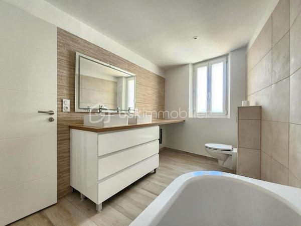 EN EXLUSIVITÉ

 Idéalement située à BESSAN à deux pas de toutes les commodités à pied,coup de cœur assuré pour cette magnifique maison de village traversante et très lumineuse de 130 m² habitables sur une parcelle totale de 219 m², entièrement rénovée à neuf du sol au plafond,

Seuls les murs d'origine ont été conservés : tout a été refait à neuf, de la façade jusqu'à l'intérieur (isolation, façade, planchers, toiture, électricité, plomberie...). 
 Pour une sérénité totale, la vente bénéficie d'une garantie décennale et d'une assurance dommage-ouvrage (fin de chantier tout juste réceptionnée).
Grâce à ses prestations énergétiques exceptionnelles, le bien affiche un DPE en A et des émissions de gaz à effet de serre en A.
Vous profitez ainsi du confort absolu d'un bien neuf doté d'une climatisation réversible dans toutes les pièces.

La disposition de la maison :

- Au rez-de-chaussée : Une superbe pièce de vie traversante de 46 m² baignée de lumière, comprenant une cuisine moderne entièrement neuve et équipée (avec tout son électroménager), ouverte sur un séjour-salle à manger,   avec un accès direct sur la cour ( conduit existant pour un poêle à bois ou poêle à granulés ) 
- Au 1er étage : Deux belles chambres de 14 m² et 16 m²( dont une avec un petit balcon), ainsi qu'une salle de bains de 7,50 m² avec WC.
- Au 2e étage : Deux autres chambres de 14 m² et 16 m² équipées de Velux motorisés ), accompagnées d'une salle d'eau de 7,40 m² avec WC.

Les extérieurs et les annexes :

- Une charmante cour extérieure sans aucun vis-à-vis, piscinable (sous réserve de l'accord de la mairie / déclaration préalable validée), et aménageable selon vos envies.
- Une remise de 24 m² électrifiée (idéale pour le stockage, un atelier ou autre).
- Un véritable luxe en centre-village : deux places de parking privatives (une première place extérieure située juste devant le portail, et une seconde place sécurisée à l'intérieur, après le portail).

La localisation :
Située à Bessan, village authentique et dynamique du Languedoc doté de tous les commerces et services de proximité accessibles à pied. Sa position géographique est idéale : à seulement quelques minutes de l'autoroute A9 et à peine 10-15 minutes des plages de la Méditerranée (Agde, Vias).

Une opportunité rare sur le marché, associant performances énergétiques de pointe, prestations domotiques et haut de gamme, et douceur de vivre du Sud.
N'hésitez pas à me contacter pour plus de renseignements.