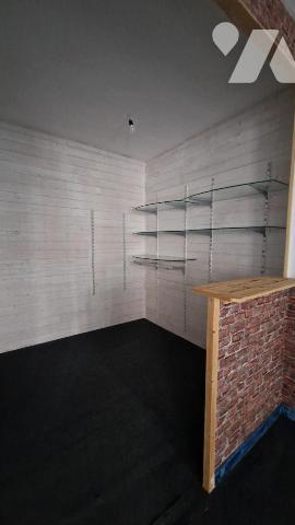 AU 24 RUE DU MUR-COMMERCE AVEC APPARTEMENT A L'ETAGE