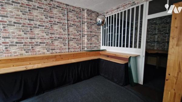 AU 24 RUE DU MUR-COMMERCE AVEC APPARTEMENT A L'ETAGE