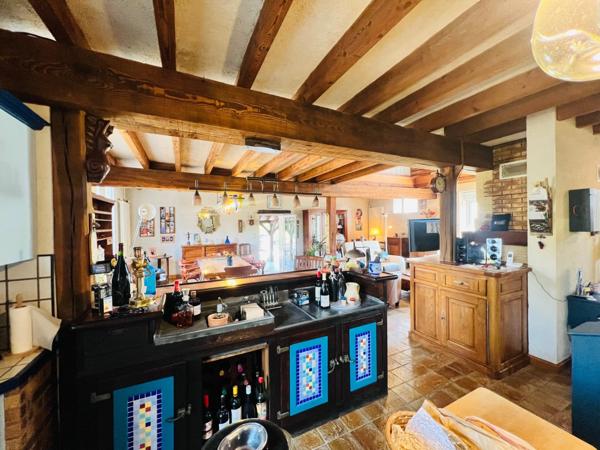 Maison de caractère rénovée – 182 m² – Studio indépendant 31m² – Garage de 117 m² – Terrain clos de 2 235 m²