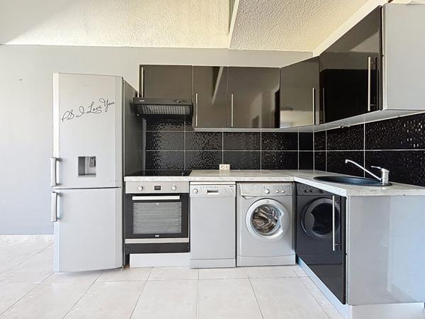 Studio lumineux avec mezzanine, cave, parking, piscine & tennis