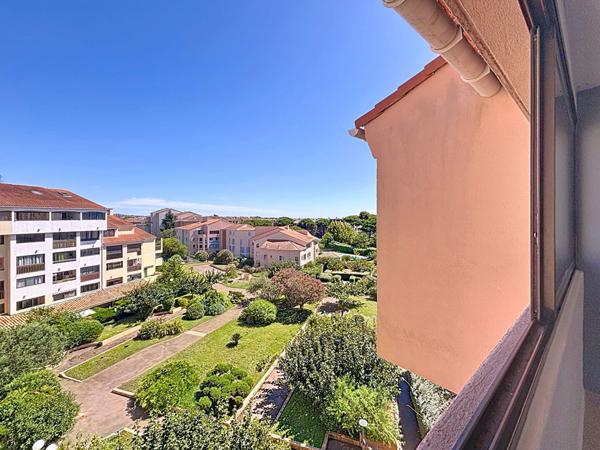 Studio lumineux avec mezzanine, cave, parking, piscine & tennis