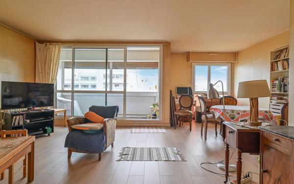 Appartement à vendre    3 pièces • 83,65 m2 Paris 20