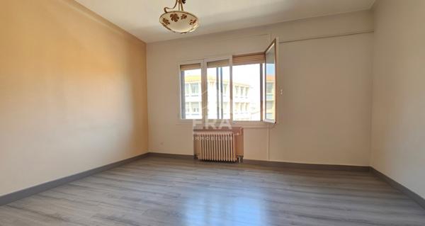 Perpignan "la Lunette" : Appartement 4 pièces meublé avec balcons, cave et garage à vendre.