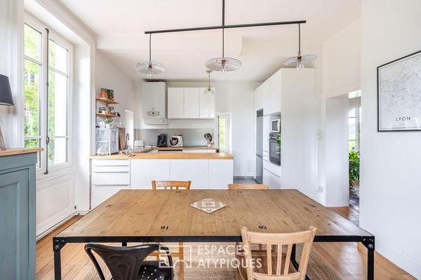 Appartement rénové et meublé avec extérieur et stationnements à Albigny sur Saône