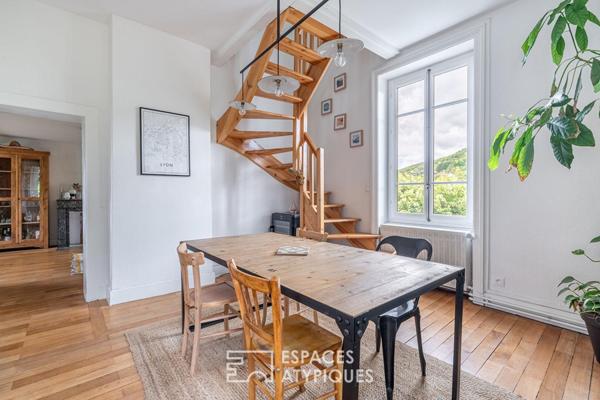 Appartement rénové et meublé avec extérieur et stationnements à Albigny sur Saône