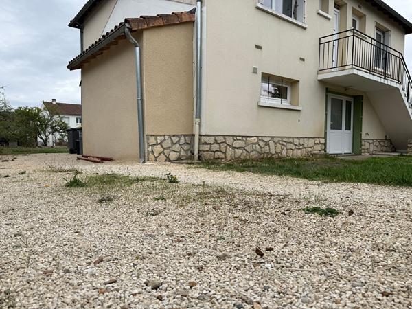 Appartement grand T2 en RDC , Gencay
