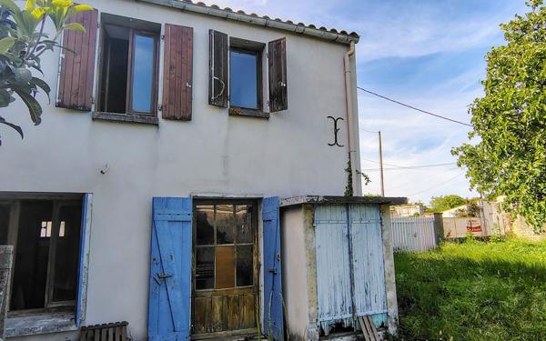 Maison à vendre    3 pièces •  Saint-Just-Luzac