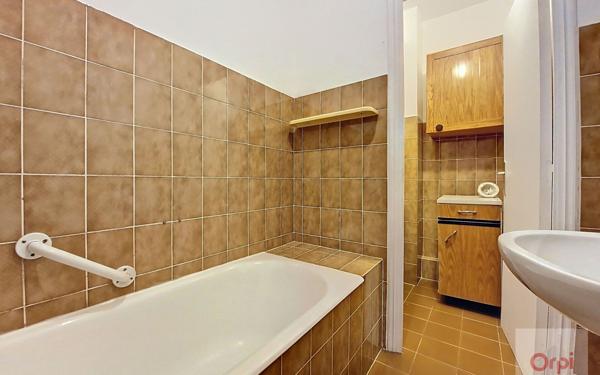 Appartement à louer    1 pièce •  Ajaccio
