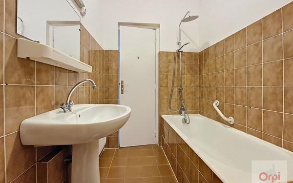 Appartement à louer    1 pièce •  Ajaccio