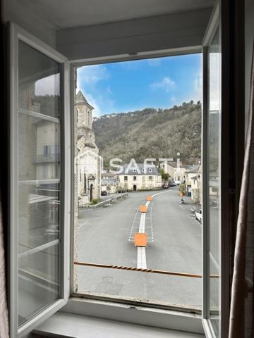 Cafe à Vabre avec habitation