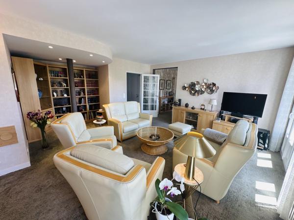 Appartement
         4 pièces
        - 98 m² 197 800 € *