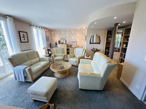 Appartement
         4 pièces
        - 98 m² 197 800 € *
