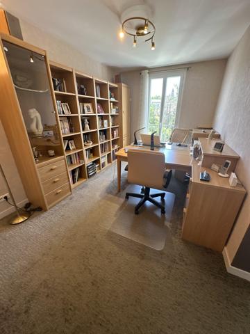 Appartement
         4 pièces
        - 98 m² 197 800 € *