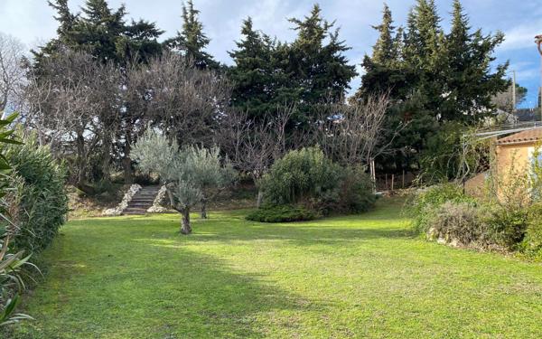 Maison à vendre    6 pièces •  Rochefort-du-Gard