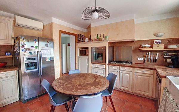 Maison à vendre    6 pièces •  Rochefort-du-Gard