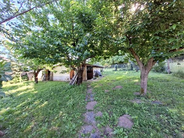 Vente                                                      Maison
                        
                     8 pièces                      100 m2                     à Saint-Amans-Soult