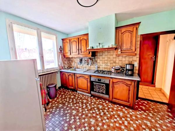 Vente                                                      Maison
                        
                     8 pièces                      100 m2                     à Saint-Amans-Soult