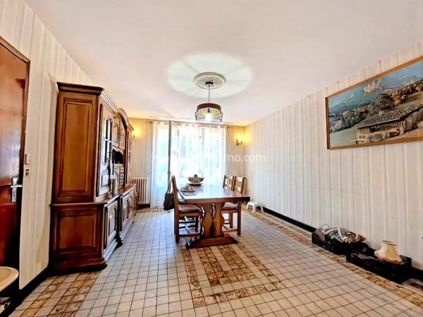 Vente                                                      Maison
                        
                     8 pièces                      100 m2                     à Saint-Amans-Soult