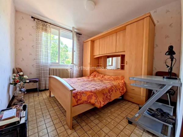 Vente                                                      Maison
                        
                     8 pièces                      100 m2                     à Saint-Amans-Soult