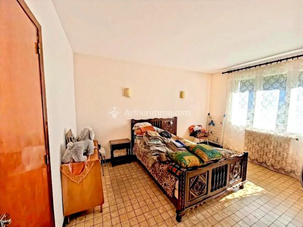Vente                                                      Maison
                        
                     8 pièces                      100 m2                     à Saint-Amans-Soult