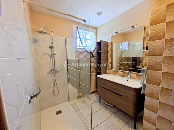 Vente                                                      Maison
                        
                     8 pièces                      100 m2                     à Saint-Amans-Soult
