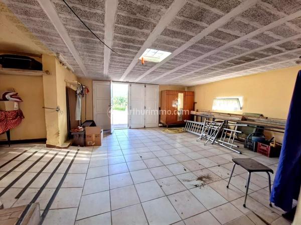 Vente                                                      Maison
                        
                     8 pièces                      100 m2                     à Saint-Amans-Soult