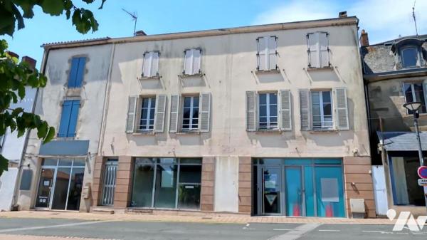 POUZAUGES CENTRE, DANS UN IMMEUBLE EN CO-PROPRIETE, LOCAL PROFESSIONNEL SUR DEUX NIVEAUX.