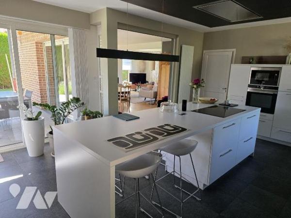 Superbe maison d'architecte individuelle à vendre à HAZEBROUCK, à deux pas de la grand 'place -...