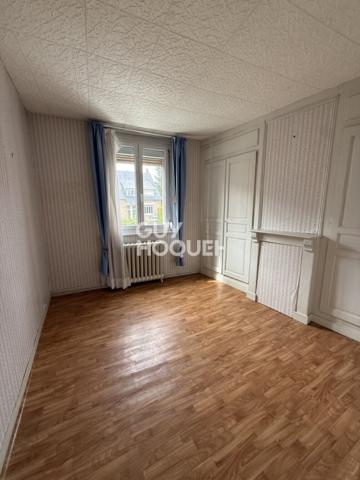 AMIENS SUD - MAISON D'ENVIRON 120M² AVEC JARDIN, GARAGE ET DÉPENDANCES.