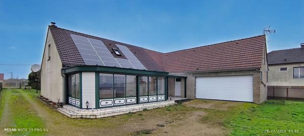 Grand pavillon avec 4 chambres et véranda lumineuse de 25m2, extension avec double garage.