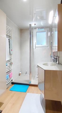 Grand pavillon avec 4 chambres et véranda lumineuse de 25m2, extension avec double garage.