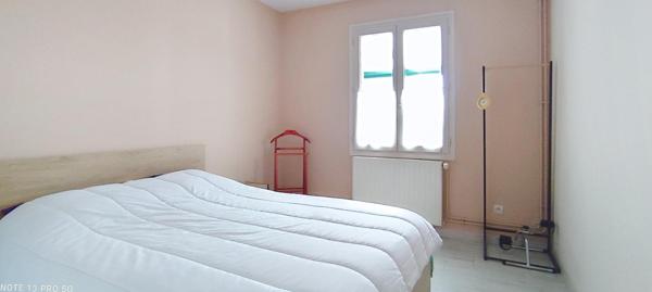 Grand pavillon avec 4 chambres et véranda lumineuse de 25m2, extension avec double garage.